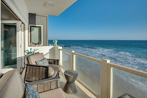 Beachfront Malibu House w/ Sauna & Ocean-view Deck
