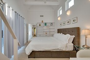 Beachfront Malibu House w/ Sauna & Ocean-view Deck