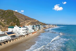 Beachfront Malibu House w/ Sauna & Ocean-view Deck