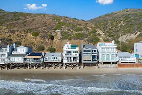 Beachfront Malibu House w/ Sauna & Ocean-view Deck