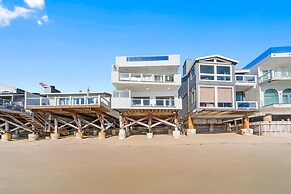 Beachfront Malibu House w/ Sauna & Ocean-view Deck