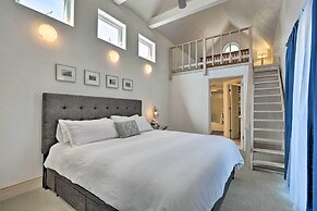 Beachfront Malibu House w/ Sauna & Ocean-view Deck