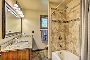 3-story Home w/ Balcony ~ 6 Mi to Winter Park!