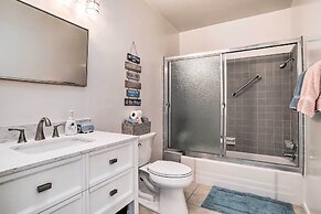 Trendy Palm Desert Home w/ Patio, Pool Access