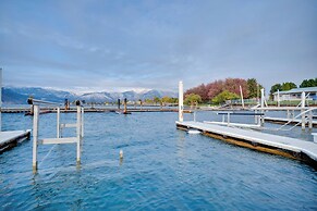 Family Home on Lake Chelan With Mtn + Lake View!