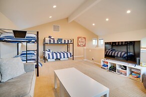 Family Home on Lake Chelan With Mtn + Lake View!