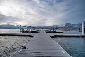 Family Home on Lake Chelan With Mtn + Lake View!