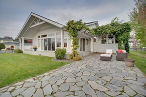 Family Home on Lake Chelan With Mtn + Lake View!