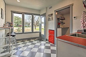 Retro Updated Blanco Abode - Steps to Main Street!