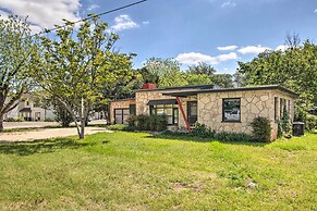 Retro Updated Blanco Abode - Steps to Main Street!
