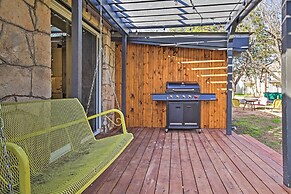 Retro Updated Blanco Abode - Steps to Main Street!