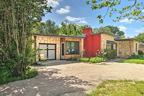 Retro Updated Blanco Abode - Steps to Main Street!