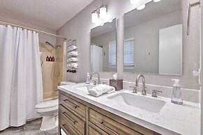 Modern Fayetteville Home < 1 Mi to U of A!