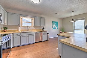 Modern Fayetteville Home < 1 Mi to U of A!