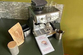 Tamarack Haus' Hot Tub & EV Charging: Walk Dtwn!