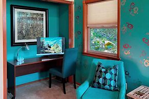 Tamarack Haus' Hot Tub & EV Charging: Walk Dtwn!