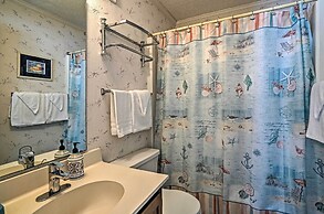 Coastal Condo With Pool Access - Walk To Beach!