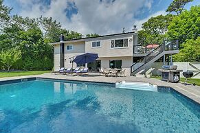 Alluring Hampton Bays Hideaway < 2 Mi to Beach!