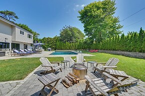 Alluring Hampton Bays Hideaway < 2 Mi to Beach!