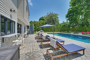 Alluring Hampton Bays Hideaway < 2 Mi to Beach!