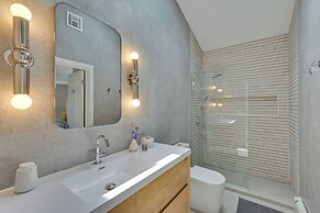 Alluring Hampton Bays Hideaway < 2 Mi to Beach!