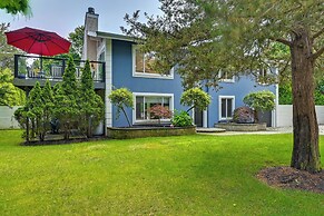 Alluring Hampton Bays Hideaway < 2 Mi to Beach!