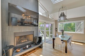 Alluring Hampton Bays Hideaway < 2 Mi to Beach!