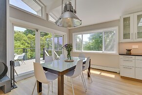 Alluring Hampton Bays Hideaway < 2 Mi to Beach!