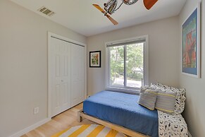 Alluring Hampton Bays Hideaway < 2 Mi to Beach!