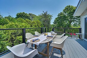Alluring Hampton Bays Hideaway < 2 Mi to Beach!