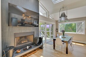 Alluring Hampton Bays Hideaway < 2 Mi to Beach!