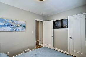 Cozy Home: Wifi, Parking, 5 Mi to Dtwn Mpls!