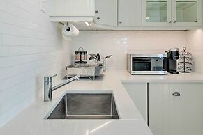 Renovated Barrington Cottage w/ Beach Access!