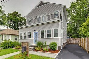 Renovated Barrington Cottage w/ Beach Access!