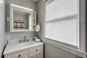 Renovated Barrington Cottage w/ Beach Access!