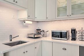 Renovated Barrington Cottage w/ Beach Access!