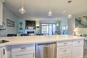 Townhome w/ Outdoor Shower < 1 Mile to Downtown