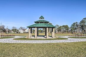 Townhome w/ Outdoor Shower < 1 Mile to Downtown