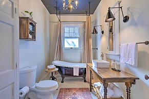 Renovated Historic Home w/ Yard: 2 Mi to Dtwn