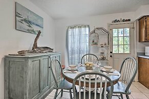 Cute & Cozy Gulf Shores Bungalow: 1/2 Mi to Beach!