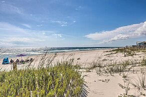 Cute & Cozy Gulf Shores Bungalow: 1/2 Mi to Beach!