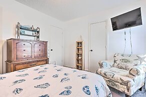 Cute & Cozy Gulf Shores Bungalow: 1/2 Mi to Beach!