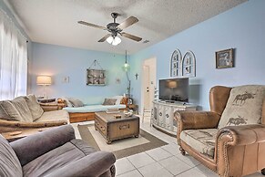 Cute & Cozy Gulf Shores Bungalow: 1/2 Mi to Beach!