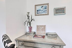 Cute & Cozy Gulf Shores Bungalow: 1/2 Mi to Beach!