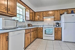 Cute & Cozy Gulf Shores Bungalow: 1/2 Mi to Beach!