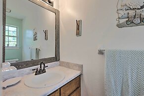 Cute & Cozy Gulf Shores Bungalow: 1/2 Mi to Beach!