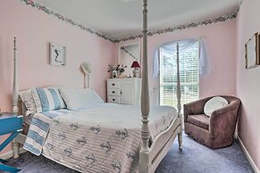 Cute & Cozy Gulf Shores Bungalow: 1/2 Mi to Beach!