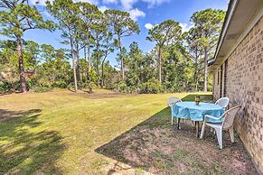 Cute & Cozy Gulf Shores Bungalow: 1/2 Mi to Beach!