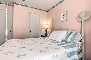 Cute & Cozy Gulf Shores Bungalow: 1/2 Mi to Beach!