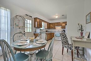 Cute & Cozy Gulf Shores Bungalow: 1/2 Mi to Beach!
